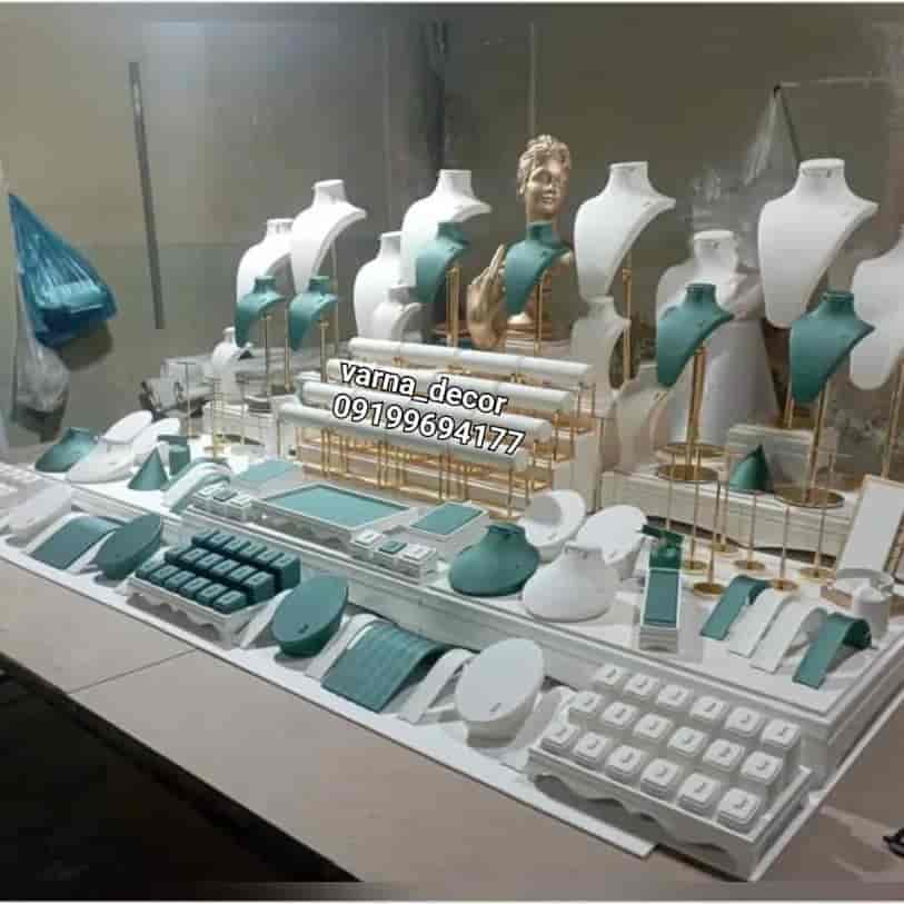 Jewelry showcase